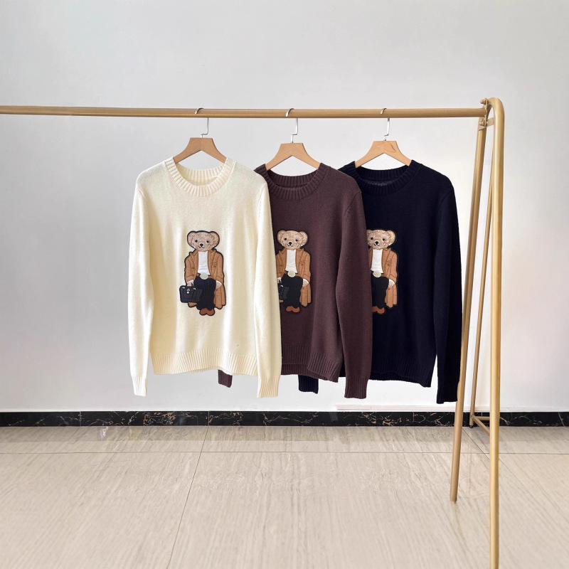 High-Quality Cashmere ~ New Autumn and Winter Women's Maillard Color Classic Patch Bear Embroidered Round Neck Long-Sleeved Sweater High-Quality Cashmere ~ New Autumn and Winter Women's Maillard Color Classic Patch Bear Embroidered Round Neck Long-Sleeved Sweater