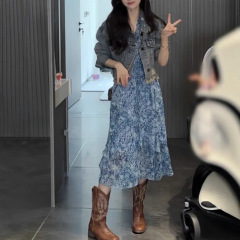 広州十三婦人服花園フランス風気質vネックレースの青い花のスカートの長いワンピースの婦人服の卸売り