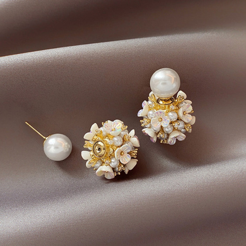 Luxury flowers shell pearl earrings 2024 new style trendy studs small design temperament high-end sense ear jewelry for women 