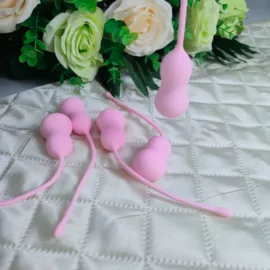 实体娃娃;震动棒;仿真阳具