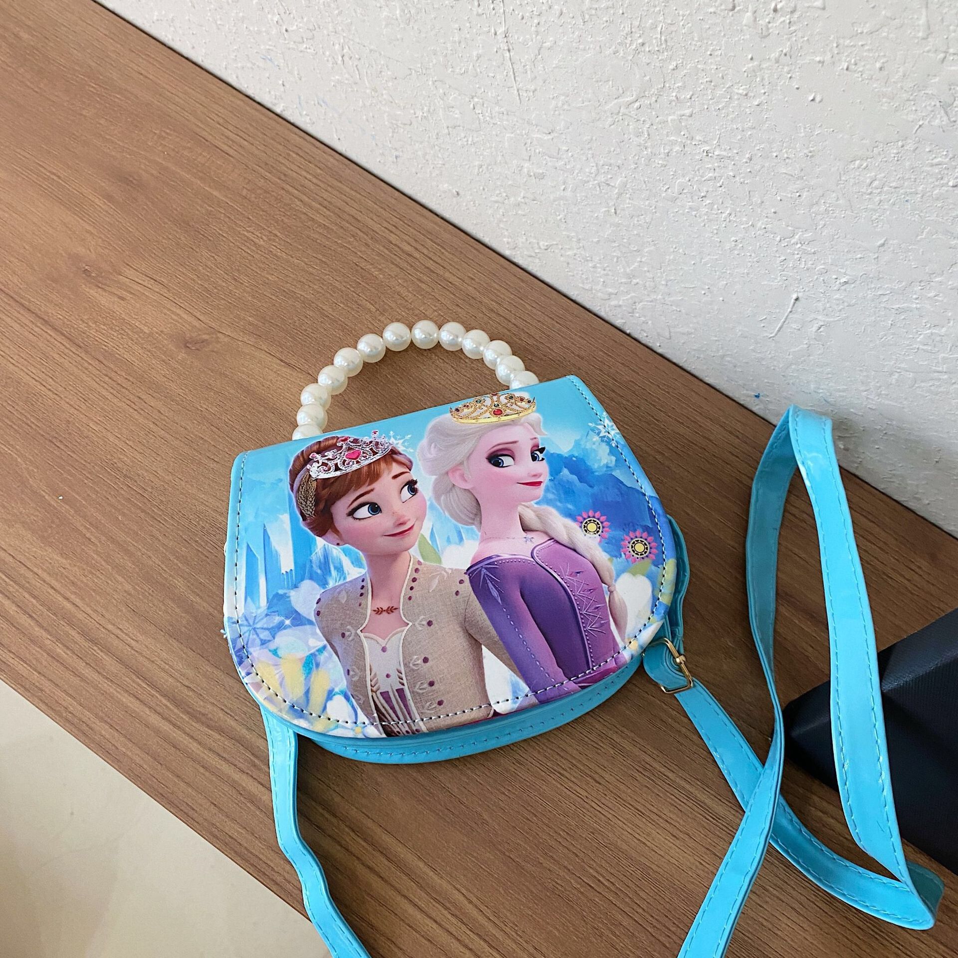 2024 nueva bolsa de hombro para niños princesa Elsa dibujos animados Yue Gui perro coreano nicho perla bolsa de mano inclinada