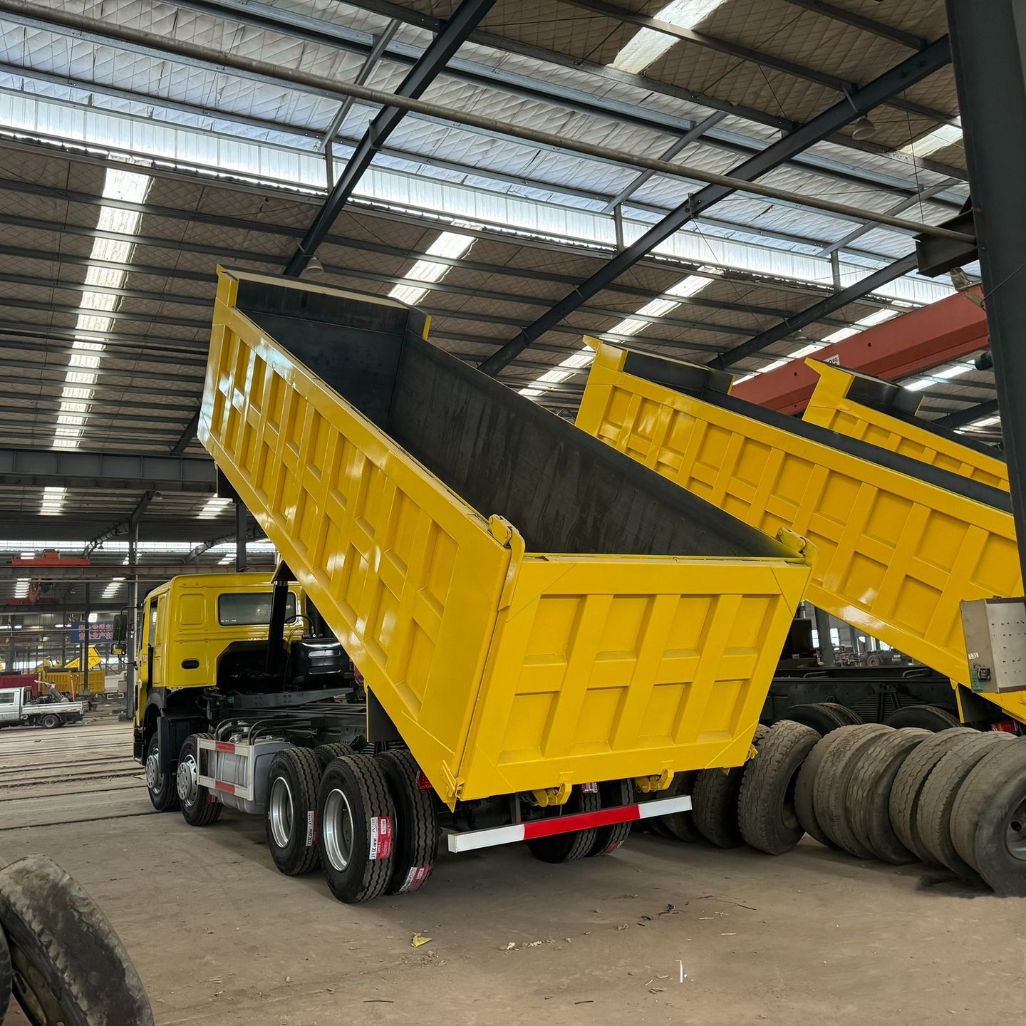 Howo 8X4 Dump Truck Euro 2 Emission Dump Truck, Factory Direct Supply, Second-Hand Refurbished, Euro 2 Emission Certification