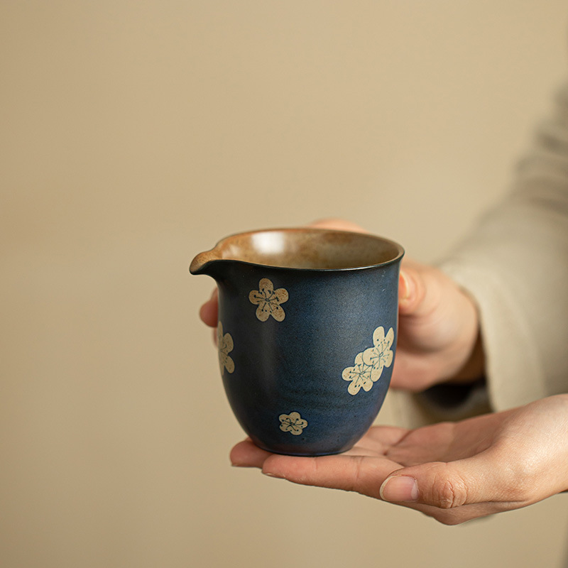 Jingdezhen hand-painted powder blue glaze ice plum fair cup ceramic tea set male cup sub-tea set tea sea vintage tea maker