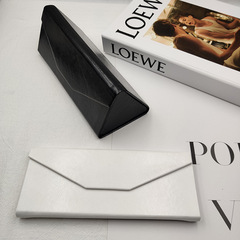 Little fresh folding eyeglass box is portable and cute sunglasses box. Creative anti-press eyeglasses storage box for ins 