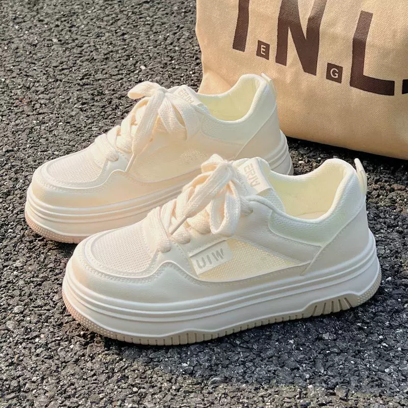 Женские дышащие белые кроссовки из сетки, лето 2025, тонкая и толстая подошва, нишевый дизайн, молочный цвет