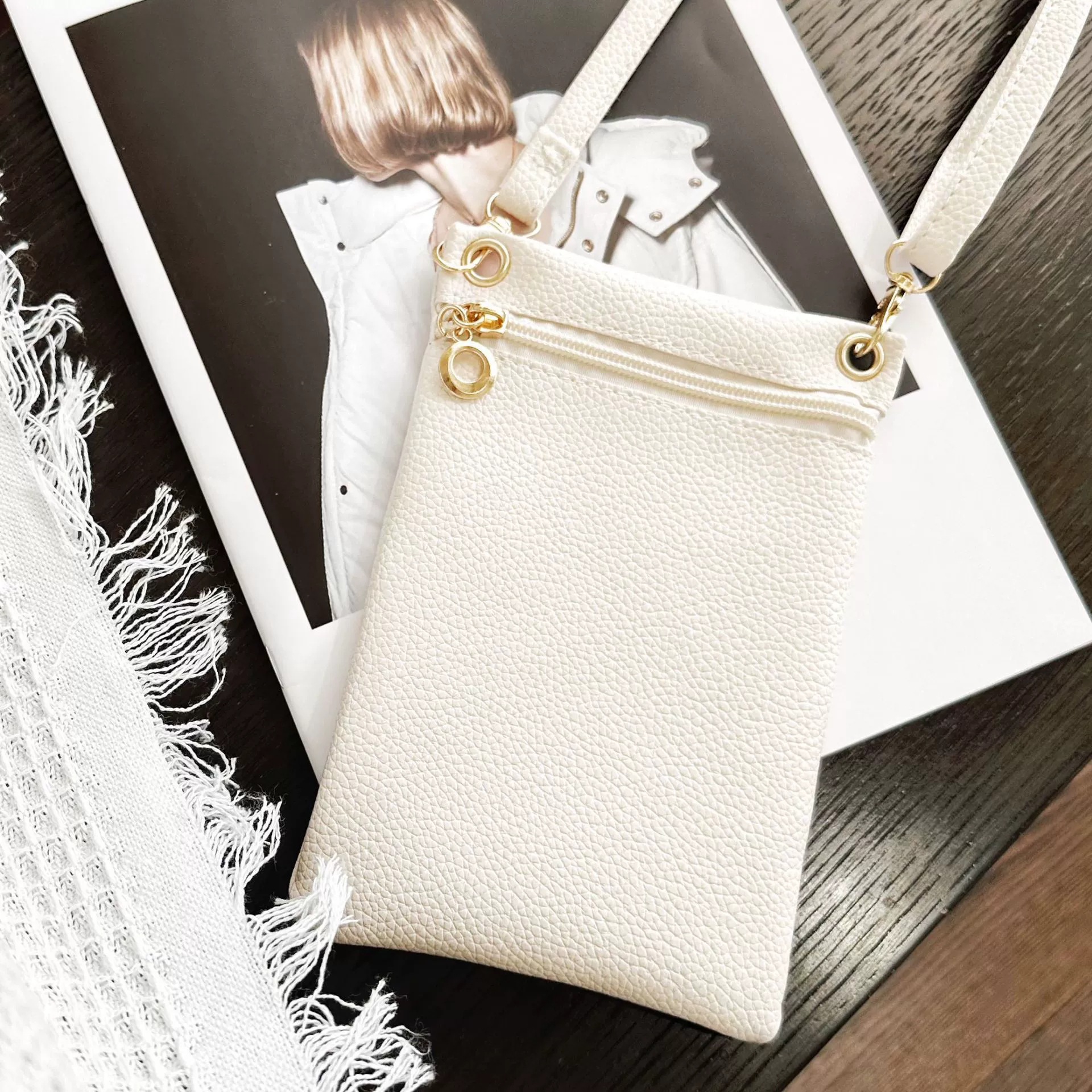 Sınır ötesi sıcak satış 2024 sonbahar ve kış yeni hakiki deri kadın çantası mini crossbody çanta basit küçük kare çanta yumuşak inek derisi cep telefonu çantası