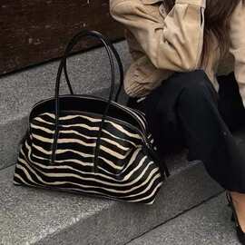 网红同款复古斑马纹腋下女包真皮马毛大容量单肩百搭高级感托特