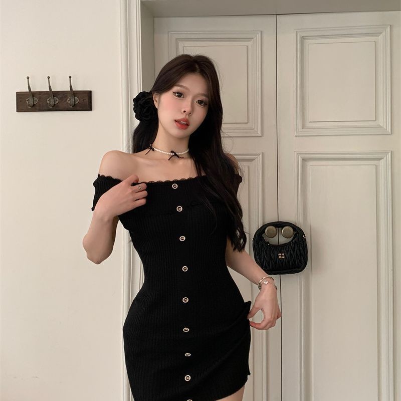 2025法式田园文艺一字领针织连衣裙显瘦修身短款收腰性感蕾丝短裙