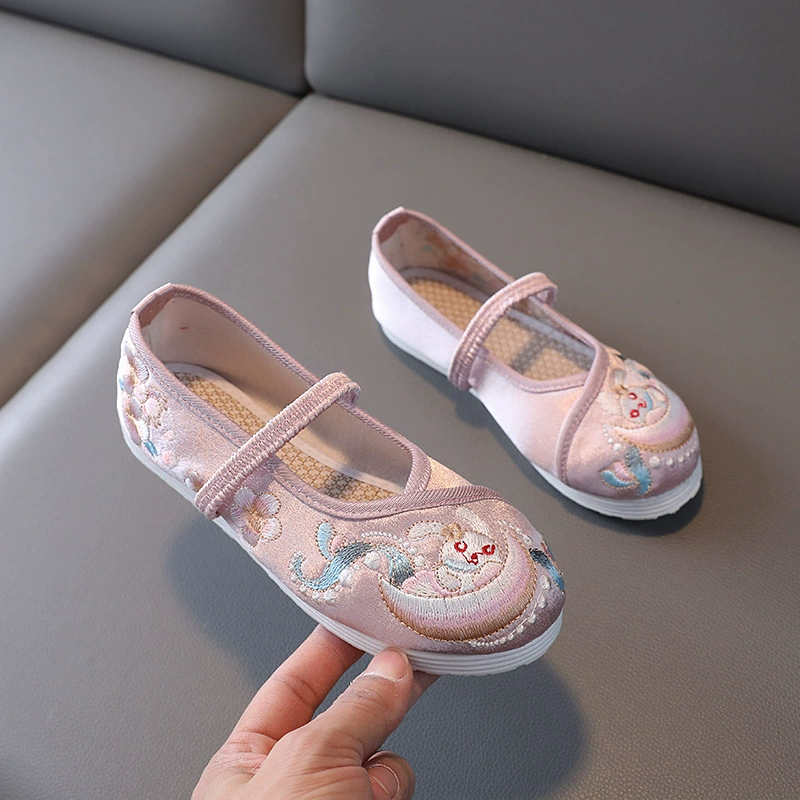 [Лунный Кролик] 2023 Весенняя новая детская обувь ханьфу с вышивкой в национальном стиле, старинный костюм, обувь с вышивкой, танцевальная обувь для девочек