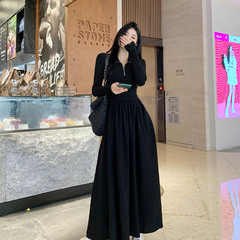 赫本风法式黑色长袖针织连衣裙女2025春秋新款设计感小众显瘦长裙