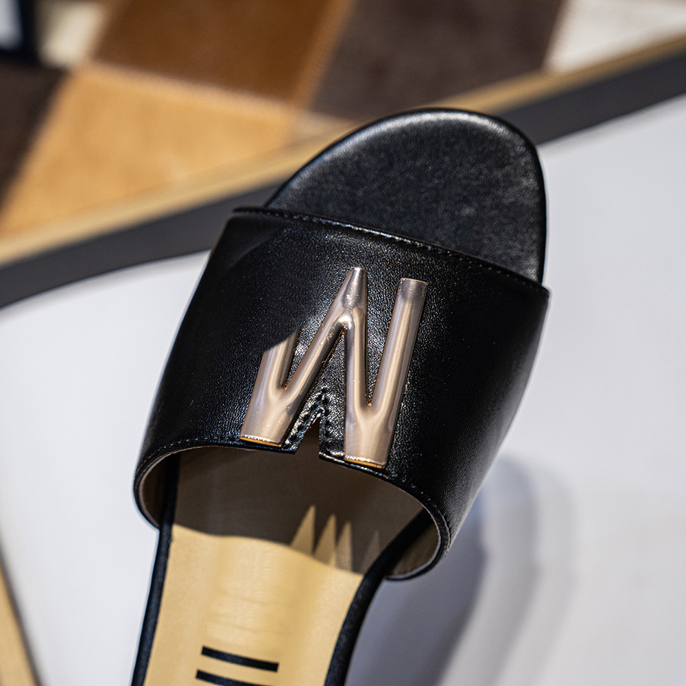 Ciabatte da donna da indossare all'esterno estate 2024 nuove infradito con lettere in metallo sandali da spiaggia commercio estero_voghion.com