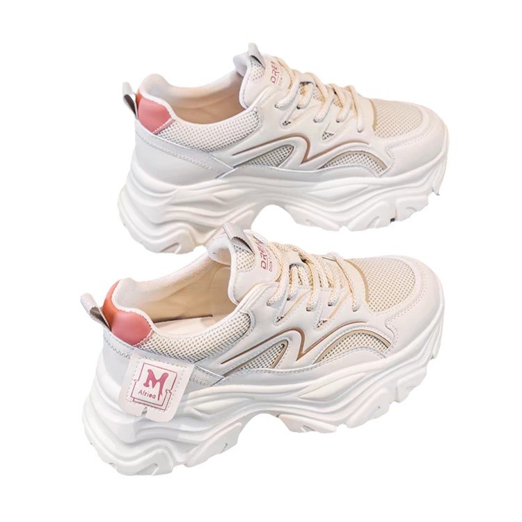 Zapatos de suela gruesa para mujeres 2024 verano nuevos zapatos blancos pequeños zapatos transpirables de malla zapatos casuales deportivos