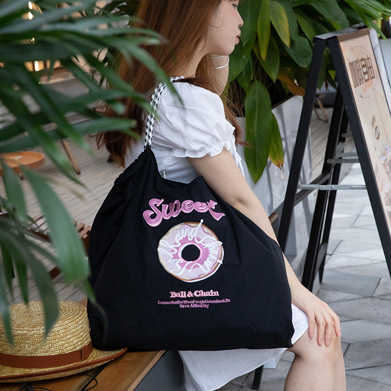 Bolso bordado de nicho, bolso de hombro, bolso pequeño, bolso de matrícula, bolso de compras bordado de nicho, bolso de viaje de almacenamiento al por mayor