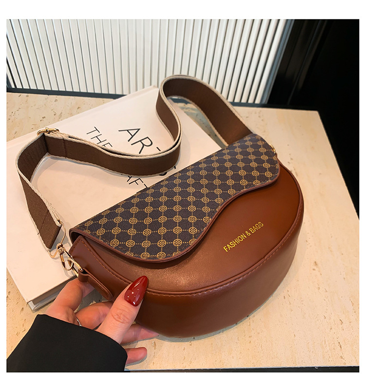 Simple and beautiful one shoulder underarm bag trend 2024 new wide shoulder strap saddle bag semi circular stylish messenger bag for women_voghion.com
