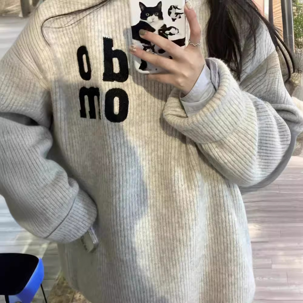 24 invierno Puyuan 2024 nueva moda pareja letras bordadas suéter relajado viento perezoso
