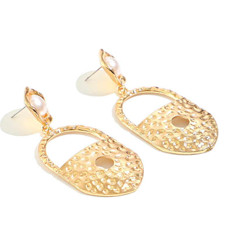 Personalized diamondstudded pearl hollow earrings creative lock earrings temperament fashion earringspicture3