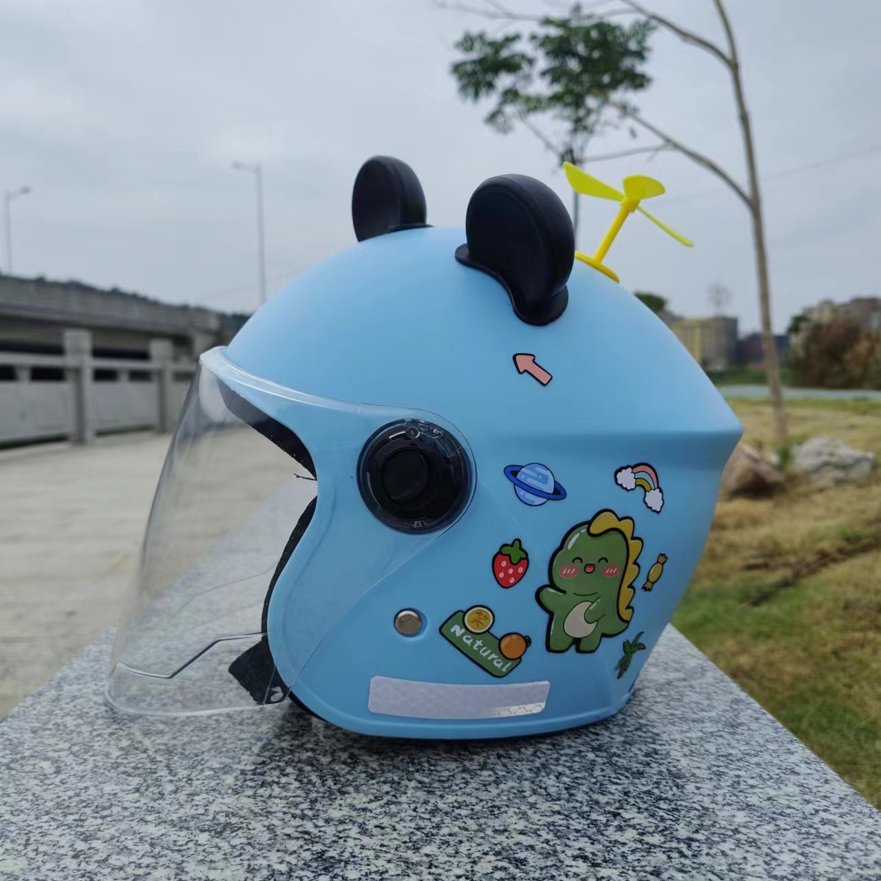 파란색 캐주얼 스티커 + 투명 긴 거울 + 흑곰 귀 + 노란색 풍차