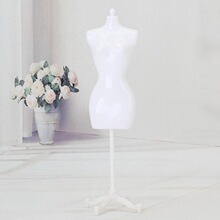 ��������չʾ���b�OӋ֧��̨С��ģ��������̨�Q�b�Ƀ����˺�ɫŮ