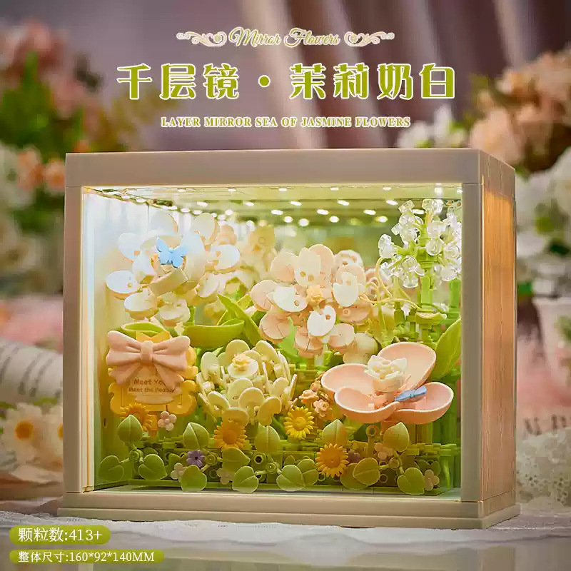 積み木の花がバラのオルゴールを飾っています。|undefined