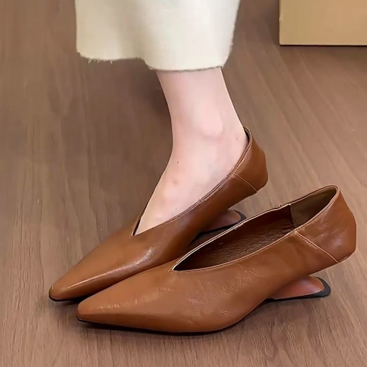 Fashionable low universal shoes pointed-toe flat low-cut for work…