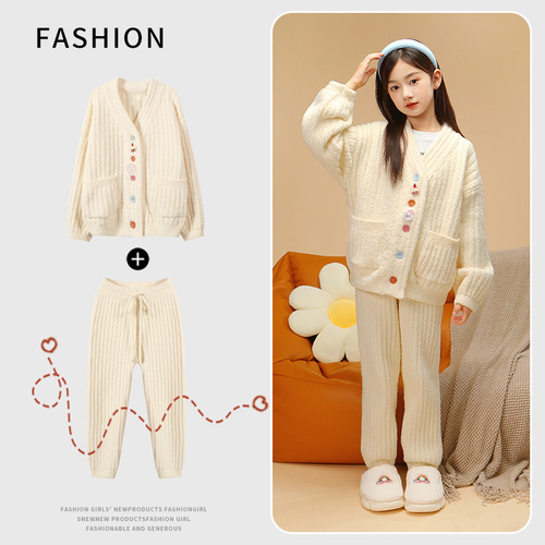 Soft and Fluffy Girls' Winter New Coral Fleece Thick Parent-Child Cardigan, Wearable Outside Mother and Daughter Homecoming Set