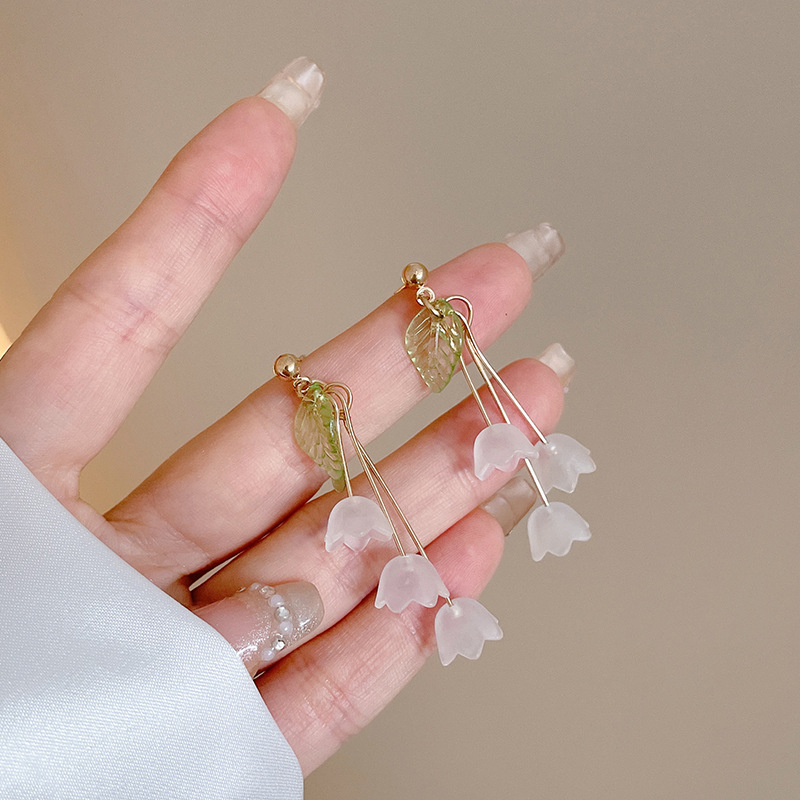 Pendientes transfronterizos, pendientes de metal de alta calidad, pendientes de 2025 nuevos pernos de moda, temperamento ligero y lujoso, pendientes de atmósfera