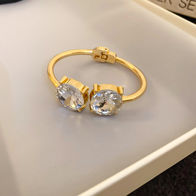 Pulsera de superficie brillante de alta gama transfronteriza europea y americana nueva pulsera de temperamento simple, lujo ligero, joyería de estilo frío de nicho al por mayor