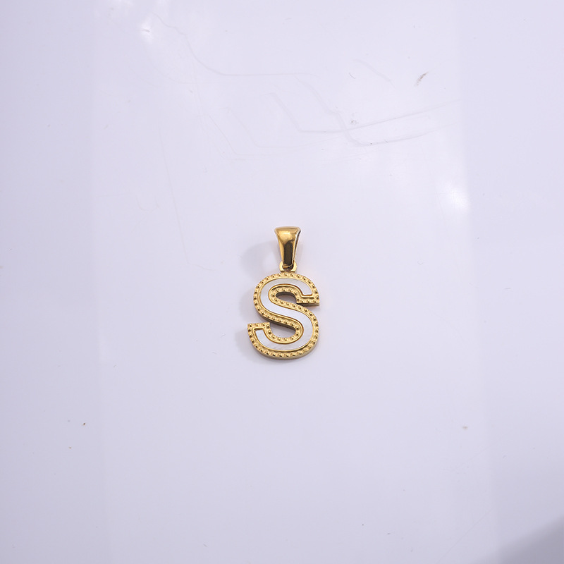 Nuevo caliente 26 letras inglesas collar pulsera colgante de acero titanio personalidad letras goteando accesorios colgante