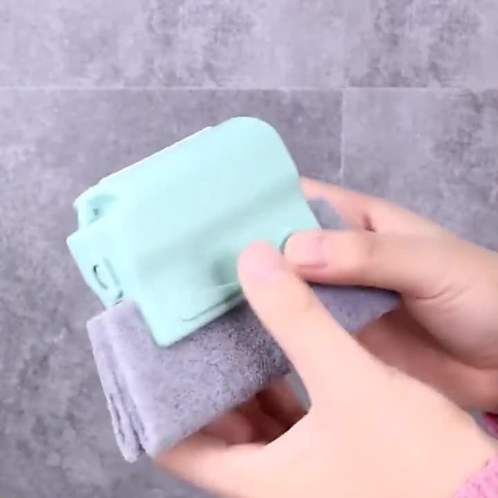 Cepillo Limpiador de Ranuras de Plástico para Puertas y Ventanas