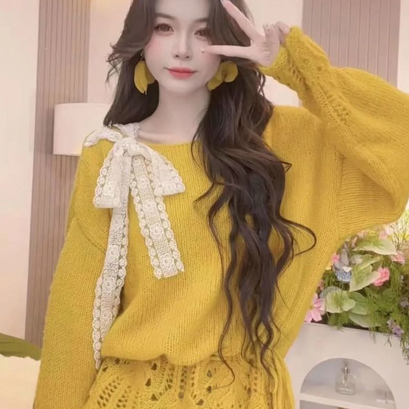 Atmospheric yellow lace knitted autumn sweater