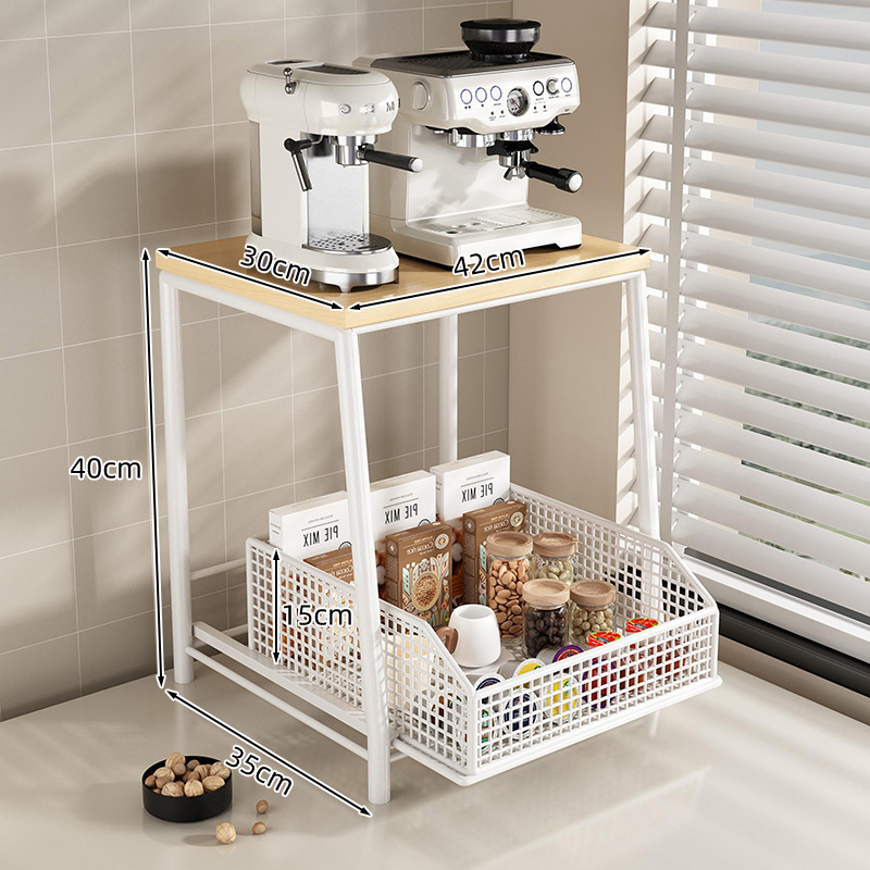 Cafetera debajo del armario de comedor, estante de bar, mesa, bolsas de té, pan, bocadillos, postres, cápsulas de café, estante de tazas de agua