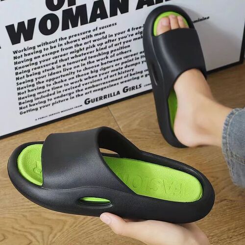 Men's Thick-Soled Slippers with a Trendy Korean Style for Summer, Fashionable, Versatile, Comfortable, Non-Slip Home Slippers