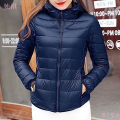 新型の帽子付きダウンジャケット女性用のショートサイズの大きいサイズの保温服