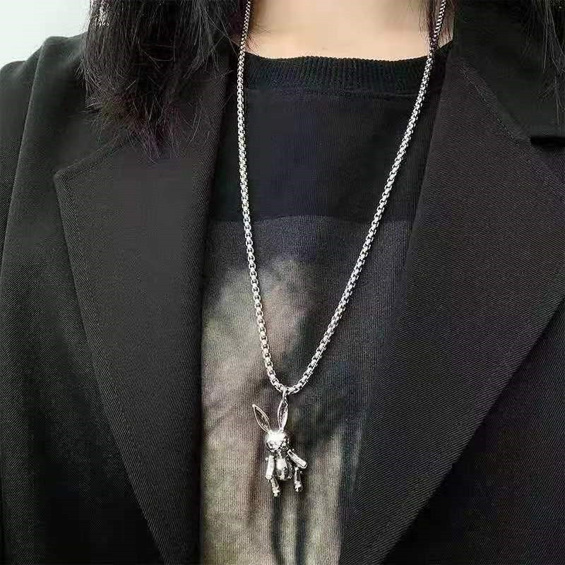 Collana con ciondolo a forma di coniglio e catena lunga in acciaio_voghion.com