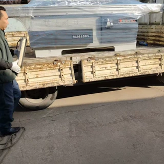 细木工板材90度推台锯可根据尺寸定做气缸压板45度精密裁板锯