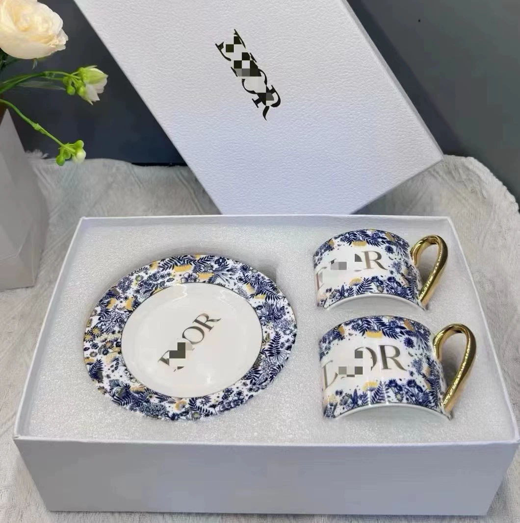 Ceramic Tableware Set, Retro Cartoon Light-Luxury Style, Assorted Plates & Cups (Gift)