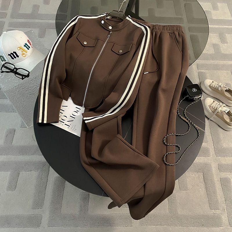 Maillard High-End Casual Sports Suit for Women, Autumn Fashionable Street-Style Jacket and High-Waisted Wide-Leg Pants Two-Piece Set Maillard High-End Casual Sports Suit for Women, Autumn Fashionable Street-Style Jacket and High-Waisted Wide-Leg Pants Two-Piece Set