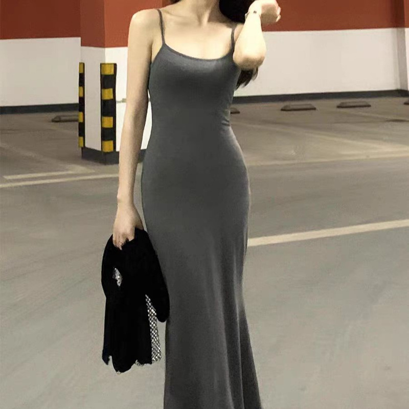 Summer 2026 New Ribbed Black Spaghetti Strap Dress Women's Sexy Tight-Fitting Stepmother Bodycon Mid-Length Dress