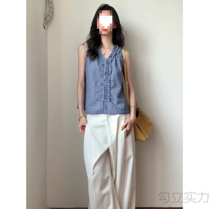 Женская майка без рукавов с V-образным вырезом и рюшами во французском стиле, новый летний дизайн со стильным дизайном, универсальный и облегающий топ.