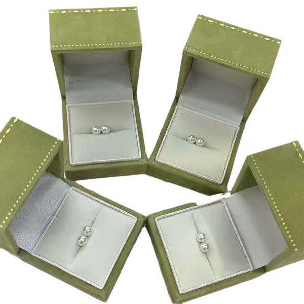 Earrings from pearl