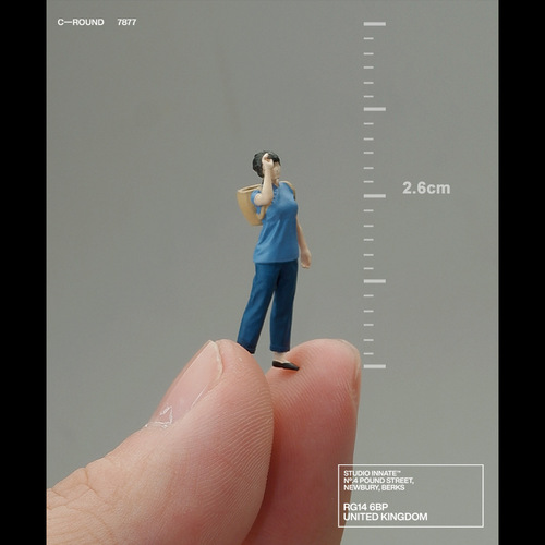 1/64 Harvest Girl Farming Miniature Figure Micro Landscape Decor Doll Scene Photography Prop