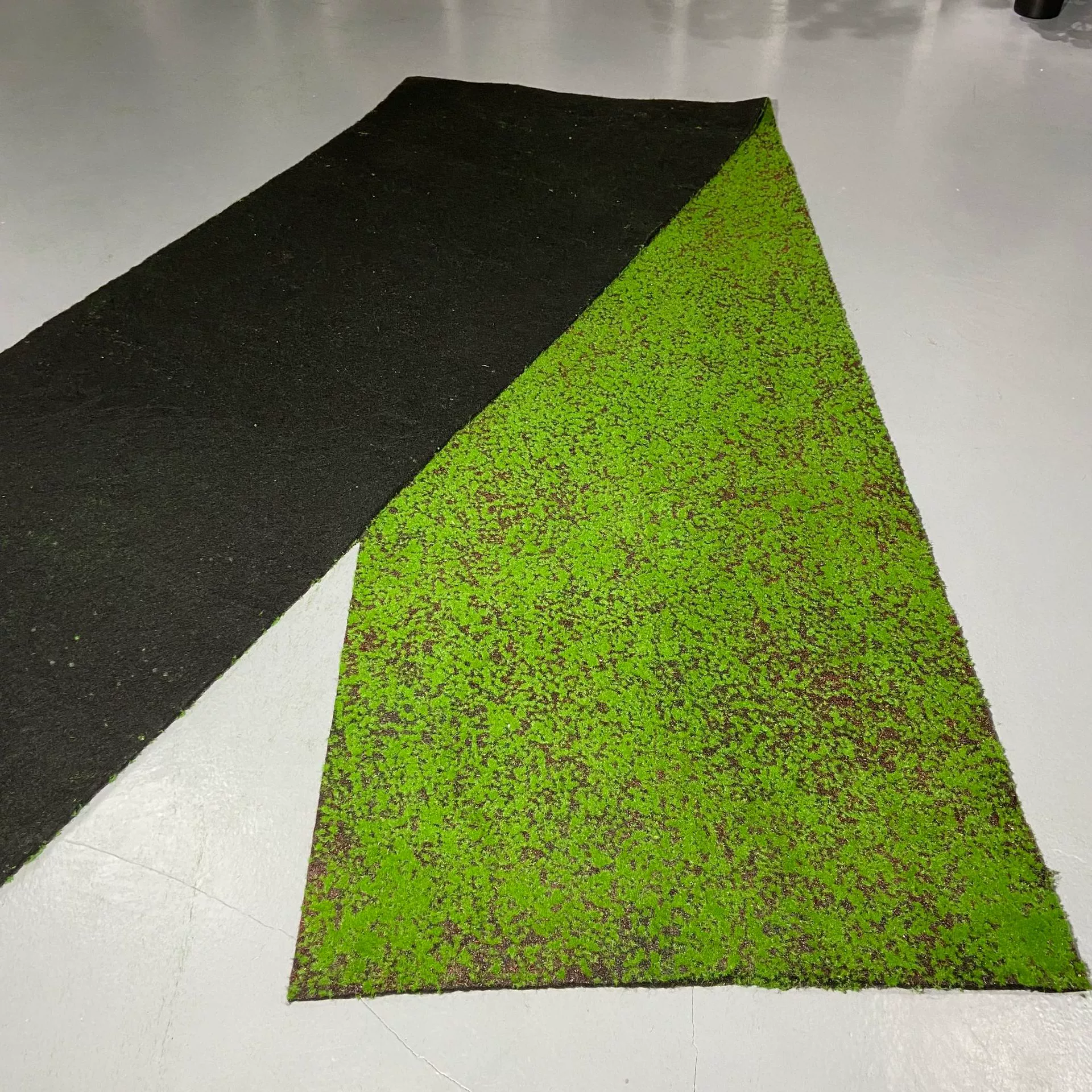 Fake moss turf, artificial plane moss turf, flat red base plane moss coffee base turf wholesale
