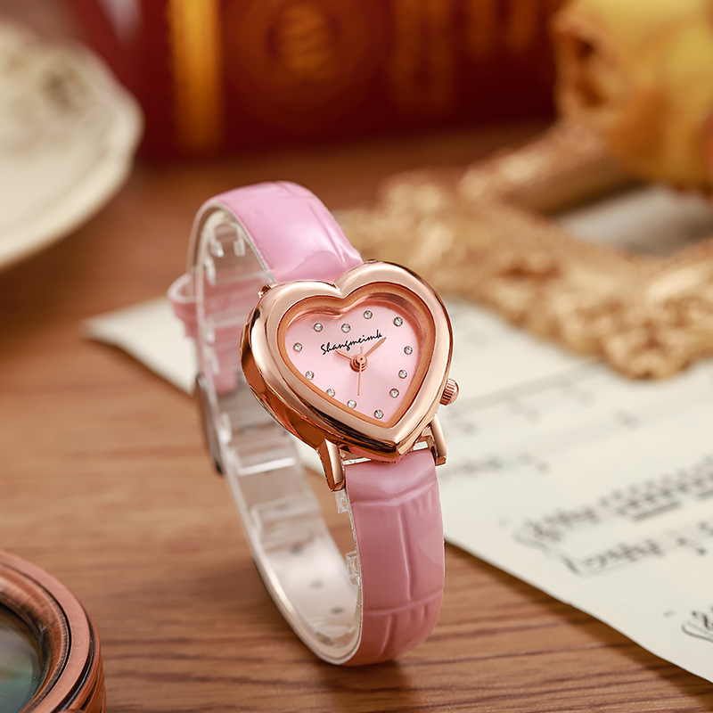 Reloj de cuarzo en forma de corazón retro elegante simple de las mujeres de moda reloj de mujer de estudiante exquisito pequeño reloj de moda