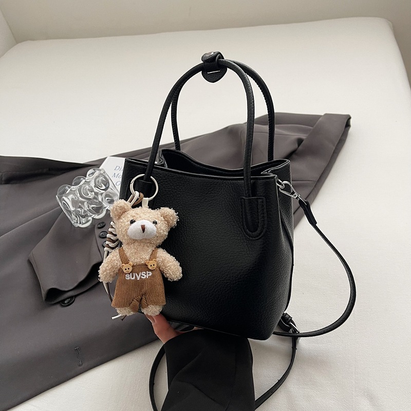 Bolso de cubo portátil de moda coreana para mujer 2025 primavera y verano nuevo bolso de mensajero de un solo hombro casual de alta gama simple