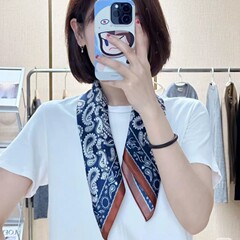 ヒョウの紋様のスカーフのシルクの韓国版の女性のシミュレーションの糸の百合のヘアバンドのスカーフのレトロな腰の果物の花の小さい方のタオルの卸売り
