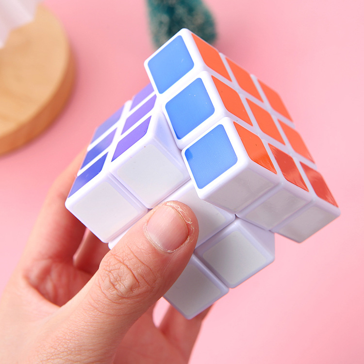5,7 cm de transferencia de calor del cubo de Rubik juguetes educativos para niños traje transfronterizo de alta calidad Cubo de Rubik de tercer orden Yiwu al por mayor