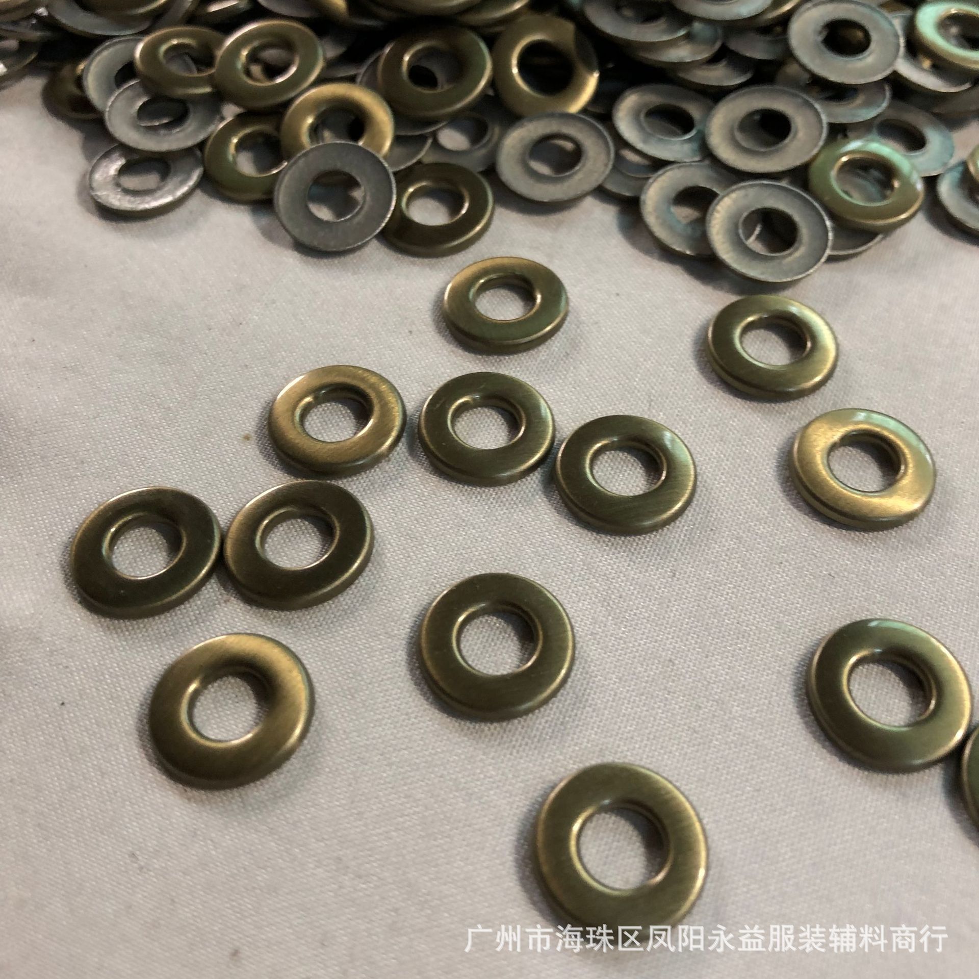 时装材料中孔烫片材料现货进口铝烫片烫钻烫图箱包烫图材料仿铜片