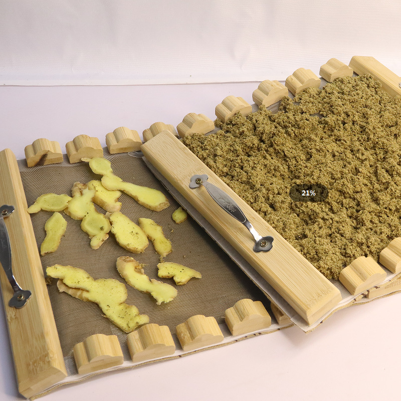 Moxibustion Tool Set Solid Pine Wood Dragon Bone Spine Du Meridian Long Snake Moxa Rack for Abdominal Warming Care in use