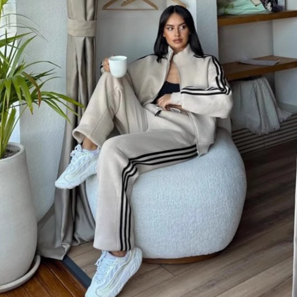 2026 Spring and Autumn Sports Casual Suit Loose Fashion Contrast Color Sweatshirt Cardigan Pants Suit Women's Sports Suit 2026 Spring and Autumn Sports Casual Suit Loose Fashion Contrast Color Sweatshirt Cardigan Pants Suit Women's Sports Suit