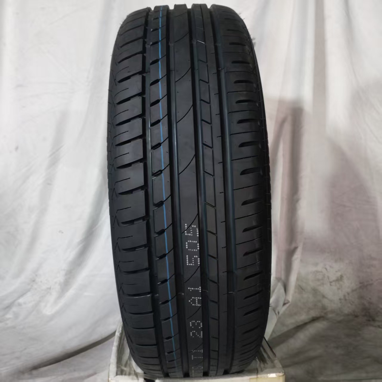 Brand New Genuine Car Tires with High Cost Performance, Model 2356518 T1, Brand New, Wear-Resistant, Durable, and Resilient